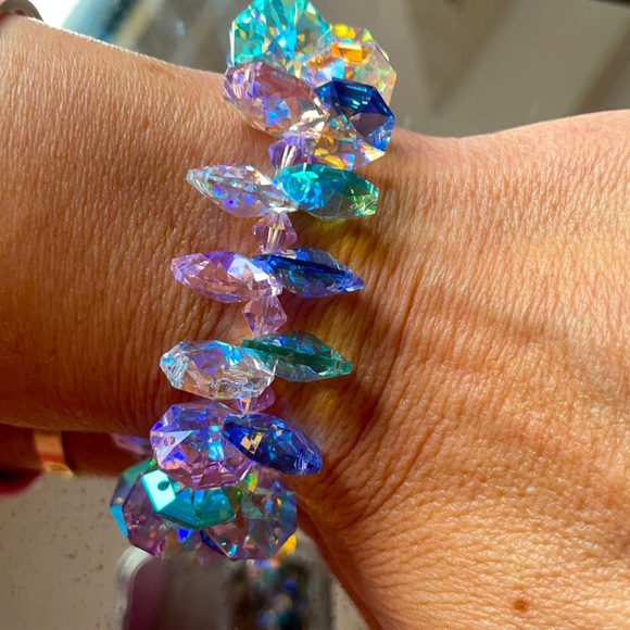 Aurora Borealis crystal pink blue white bracelet - Picture 4 of 6